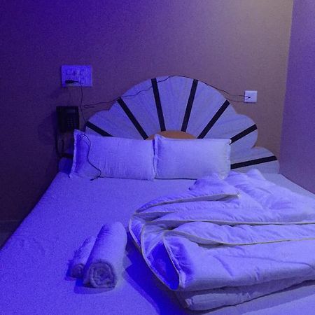 Oyo 75627 New Ankit Guest House Váránaszi Kültér fotó