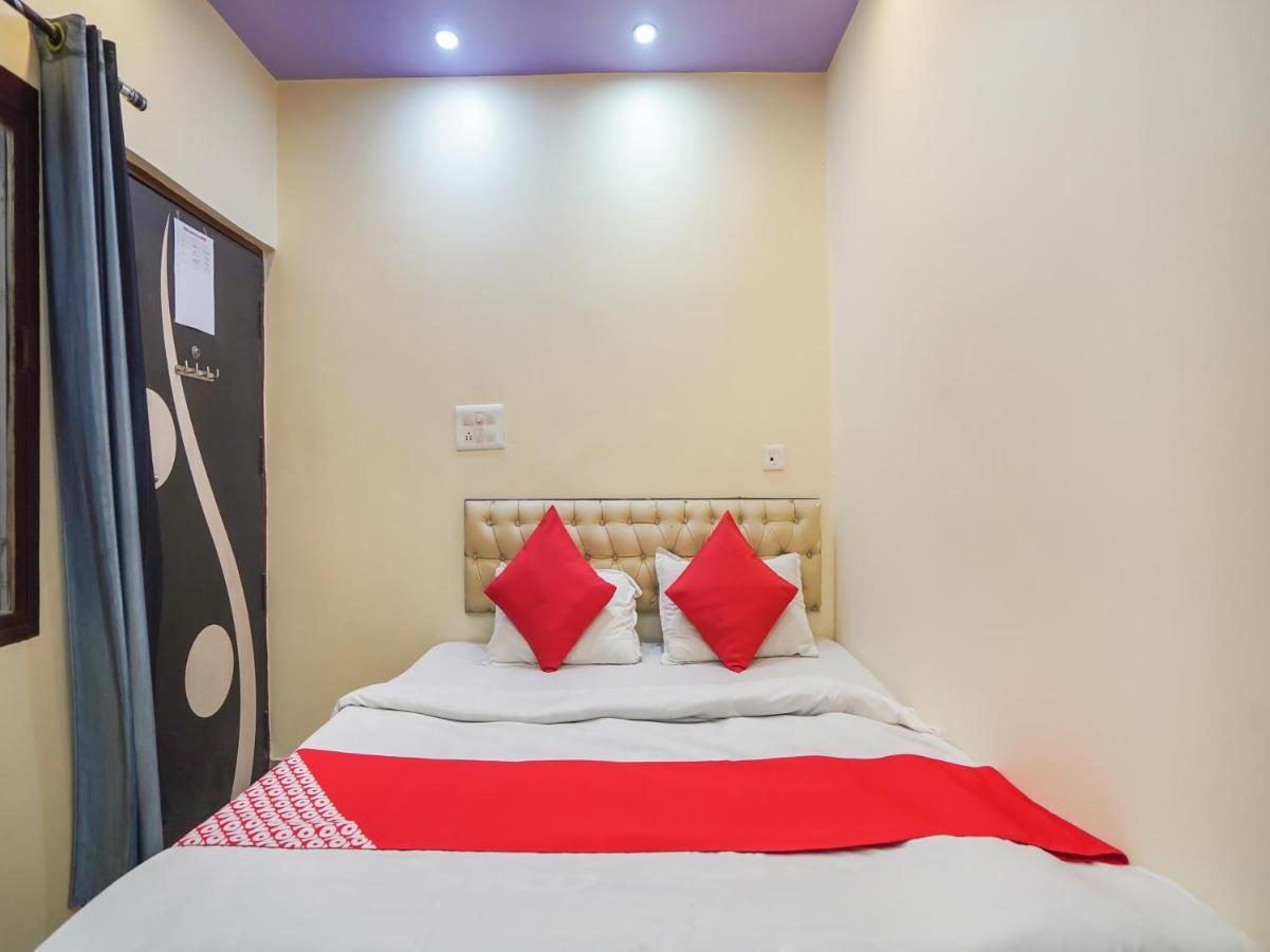 Oyo 75627 New Ankit Guest House Váránaszi Kültér fotó