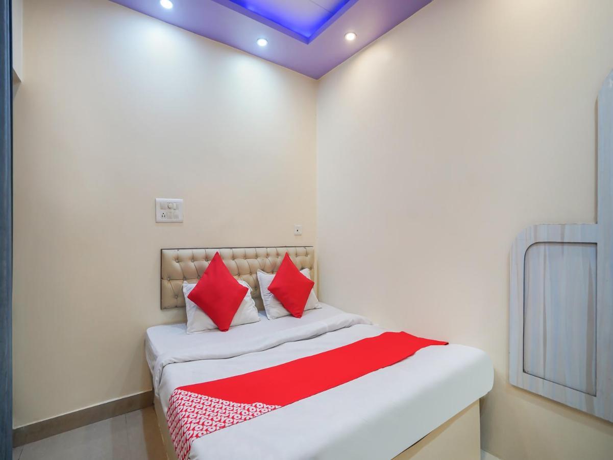 Oyo 75627 New Ankit Guest House Váránaszi Kültér fotó