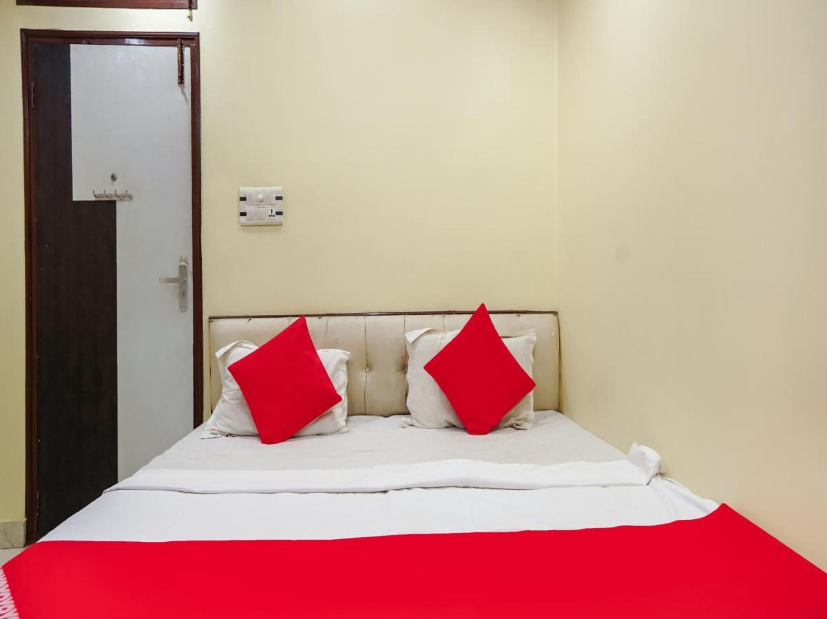 Oyo 75627 New Ankit Guest House Váránaszi Kültér fotó