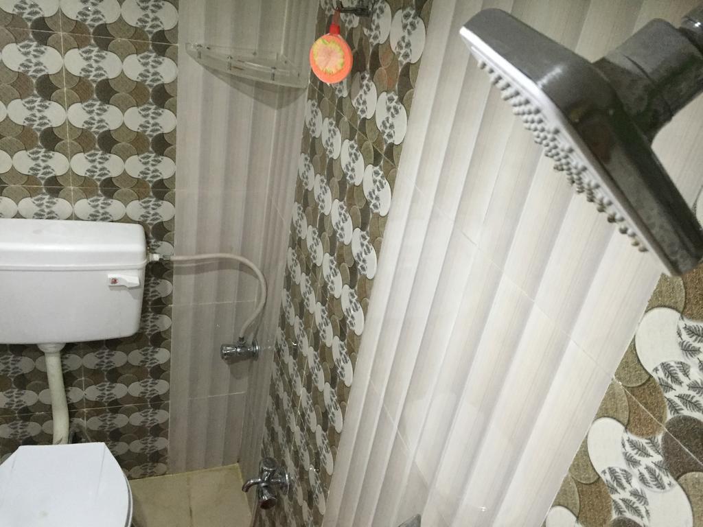 Oyo 75627 New Ankit Guest House Váránaszi Kültér fotó