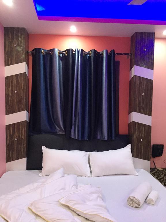 Oyo 75627 New Ankit Guest House Váránaszi Kültér fotó