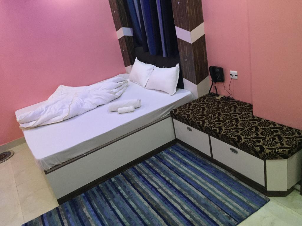 Oyo 75627 New Ankit Guest House Váránaszi Kültér fotó